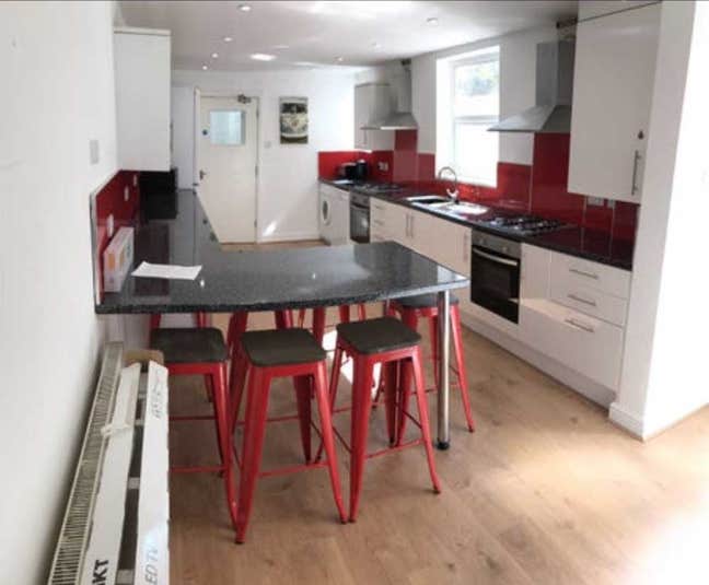 3 Pro Rooms Available &pound;425, &pound;430 & &pound;450 PCM Main Photo