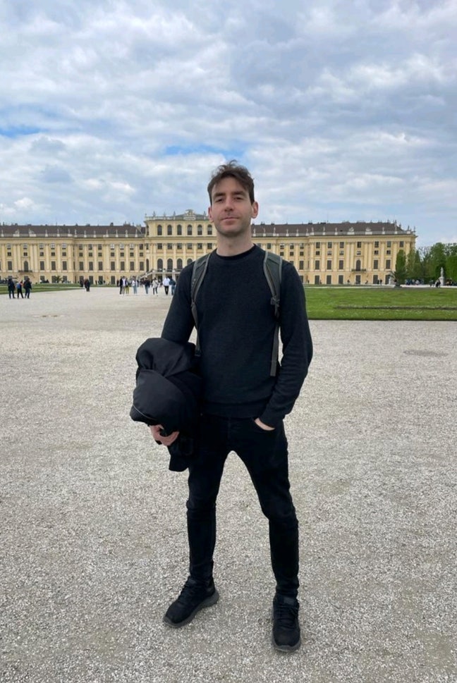 Professional male looking for a room. Main Photo