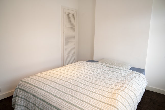 Spacious room just 5 min walk from Sutton Town Main Photo