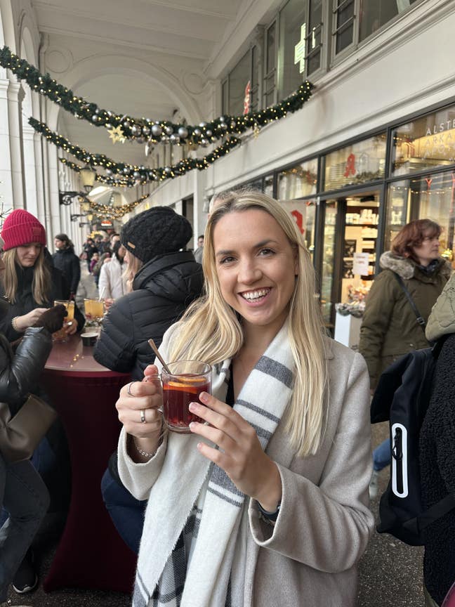 Looking for a girlie house (preferably SW) Main Photo