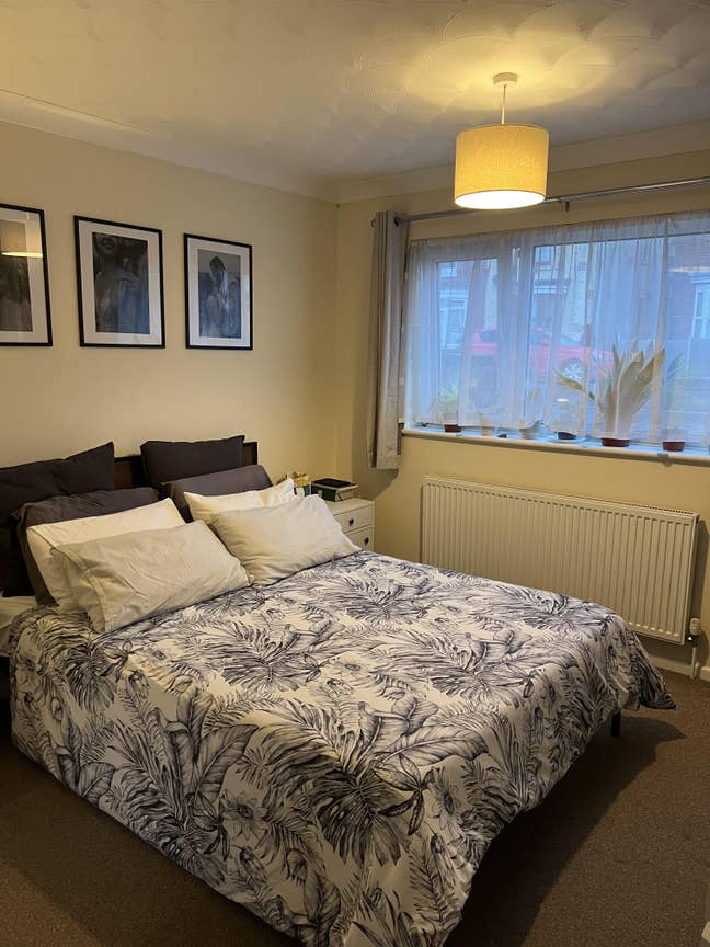 Bright double bedroom with en suite Main Photo