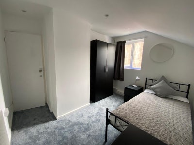 Room in great central location 01/10/26 Main Photo