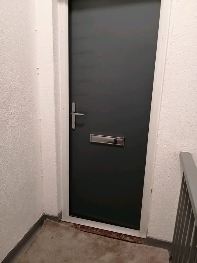 Spacious room to share in flat near city centre Main Photo