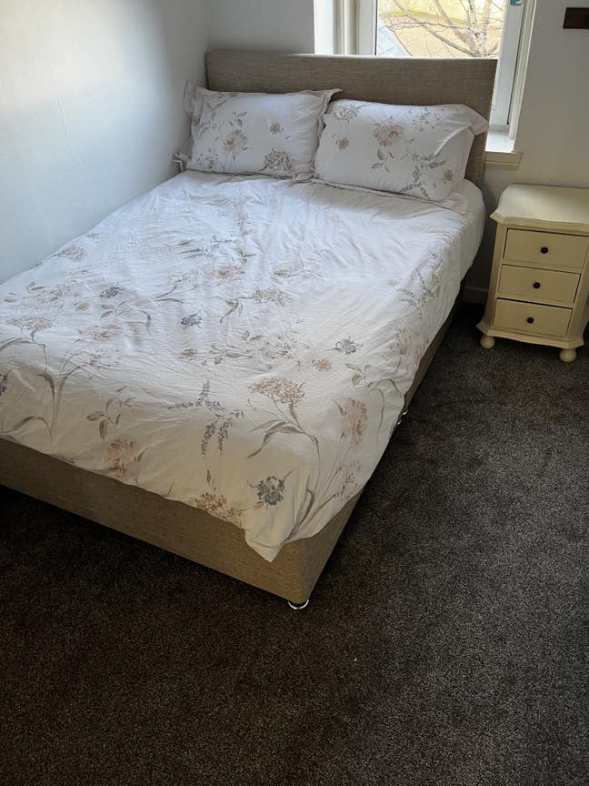 1 double room, sharing with F26 Main Photo