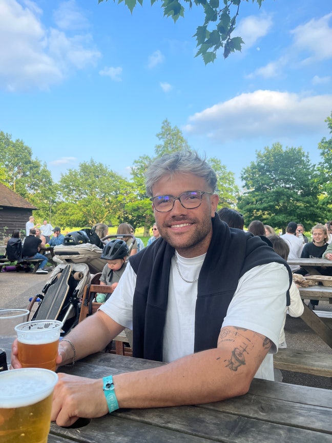 Looking for a flat with sociable professionals Main Photo