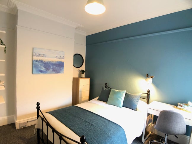 Stylish Room for Professionals Main Photo