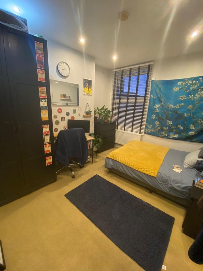 Double Room in Oval Flat – 4 Min from Tube Main Photo