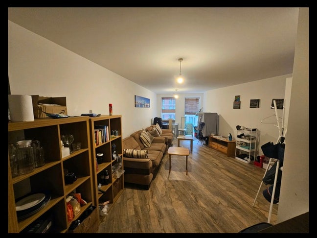 Flat mate wanted - en-suite room  Main Photo