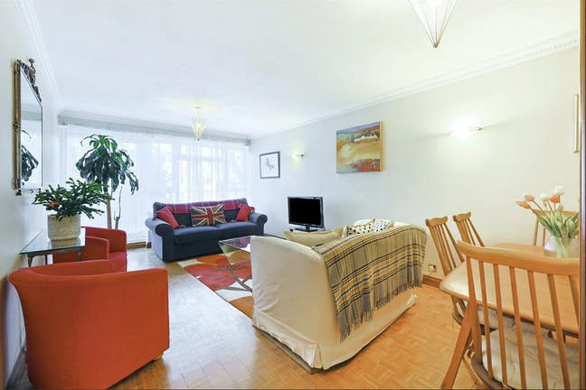 A Big room in a spacious 2-bed flat in Putney Main Photo