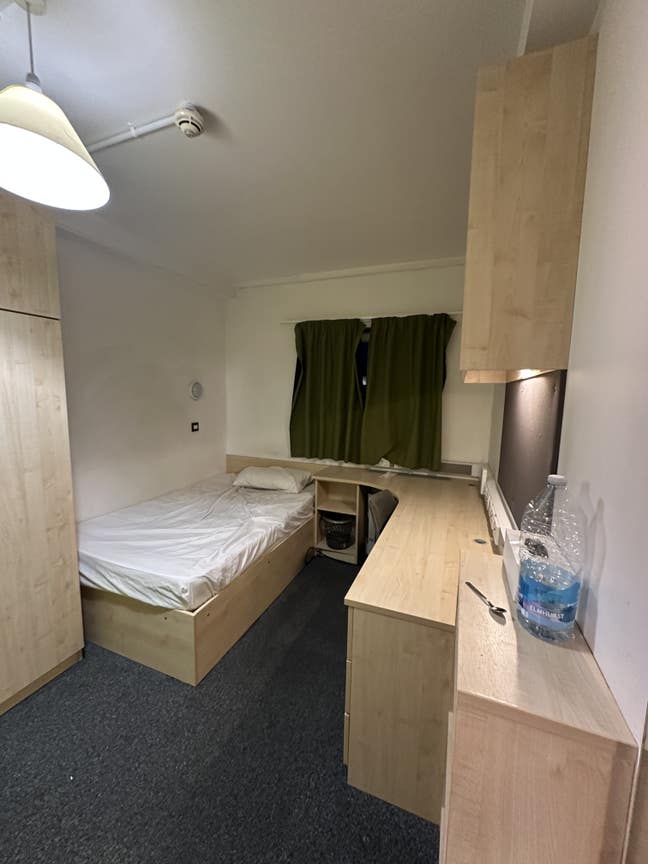 Harriet Martineau En-Suite Room(Below Market Rate) Main Photo