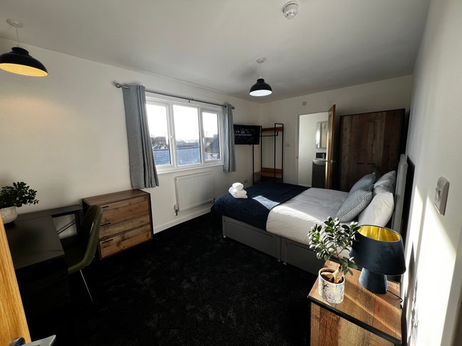 Brand New Large bedroom with En suite *Pick first* Main Photo