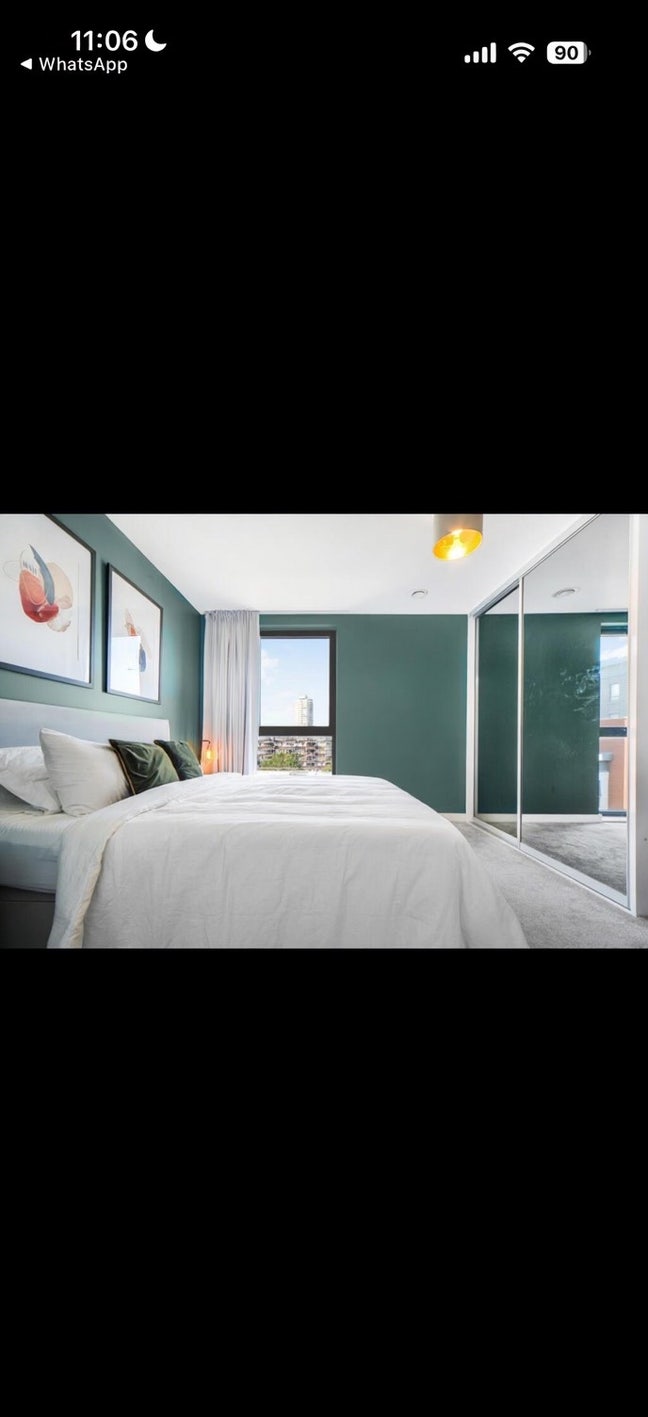 Large King Size Room with Ensuite (bills included) Main Photo