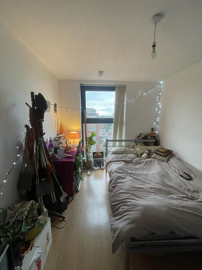 Bedroom to rent  Main Photo