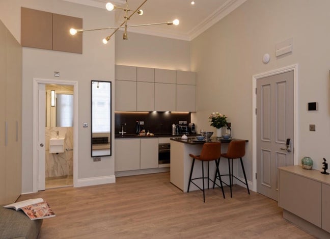 🍾Bills Included, Best Location, Shared Patio🔥 Main Photo