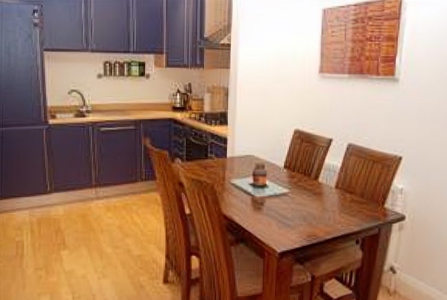 1 room available on weekdays  Main Photo