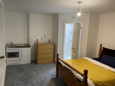En-suite + Large Studio-like Room. SA2. Bills incl Main Photo
