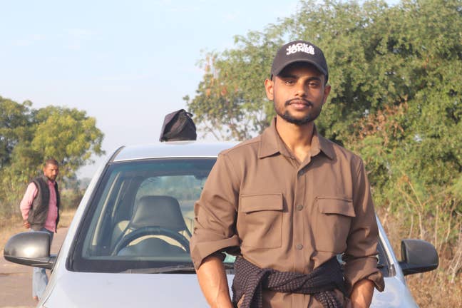 I am a Single university studen wanting a accomoda Main Photo