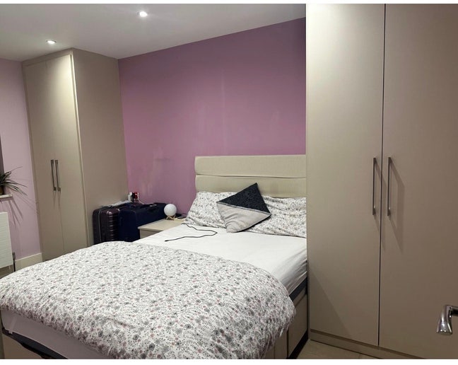 New refurbished large double bedroom & Vegetarian  Main Photo