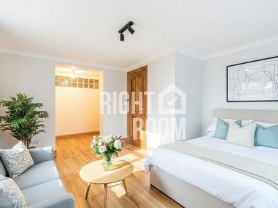 Contemporary 4 Bed Archway - Close to Station Main Photo