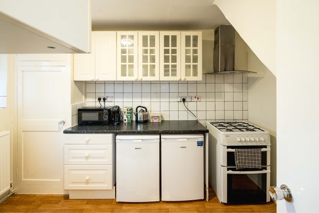 Double room next to Airport  Main Photo