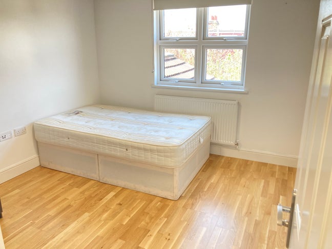 Includes Bills En-Suite Double Room To Let Main Photo