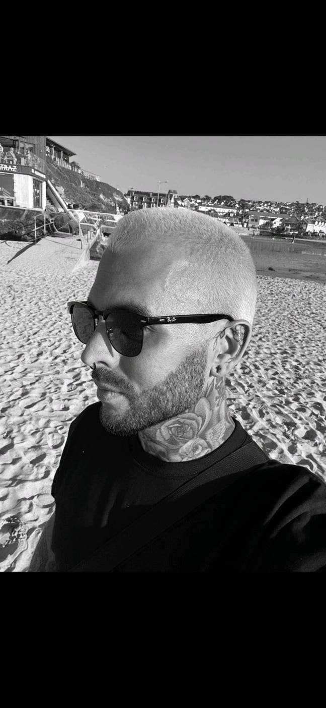 Easy going profesional looking for a room.  Main Photo