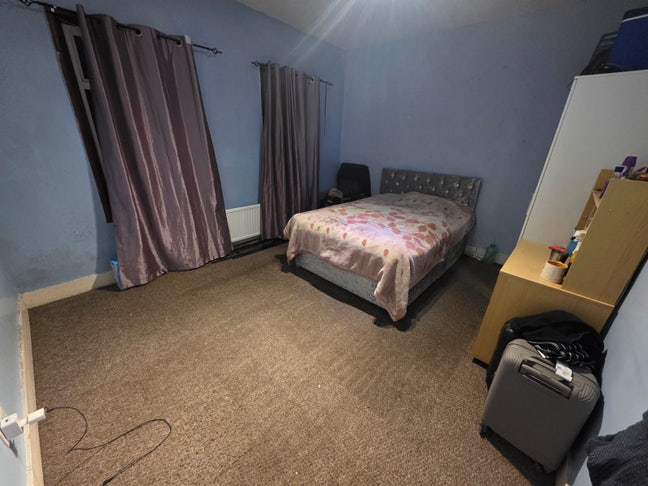 Large double room available Main Photo