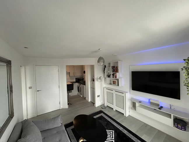 Stunning 1 Bed Flat to Let Main Photo