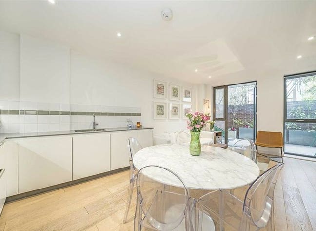 Open plan, modern 1 bedroom flat SE1 Main Photo