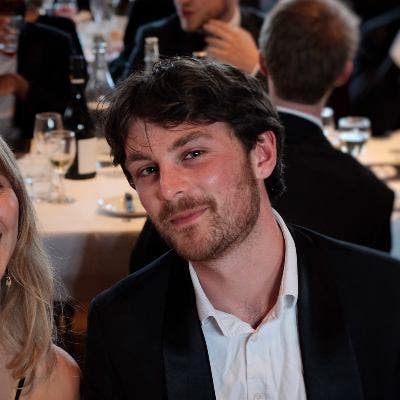 Professional Male seeks a single or double room Main Photo