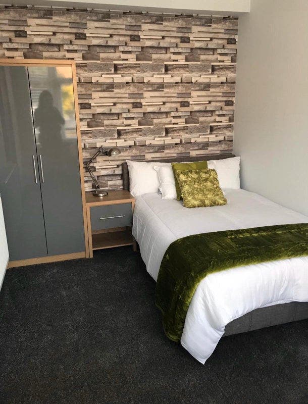 ✅Close to Queens Hospital  Main Photo