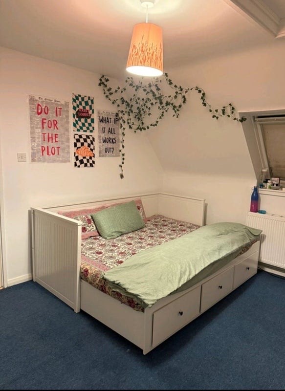 Large Double Room Main Photo