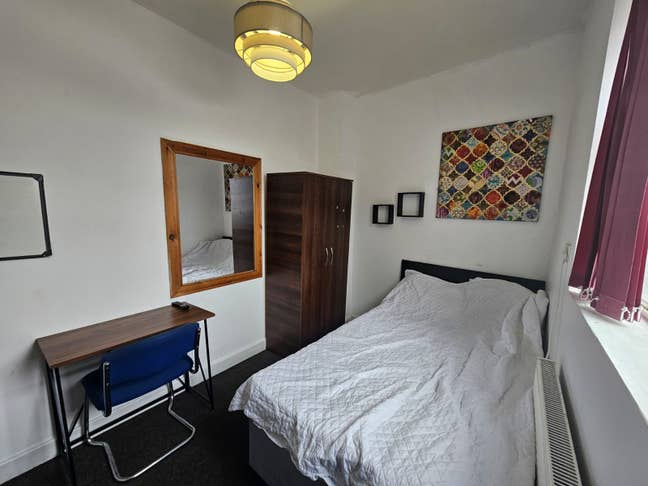 Large Single Room to Rent - All Bills Included  Main Photo