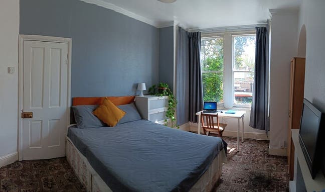 Large Fully furnished double room. Main Photo