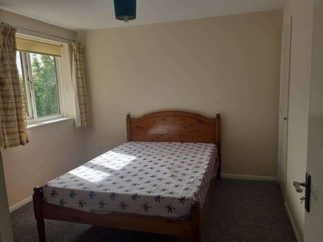 Large Double Room Near Burnham Train Station Main Photo
