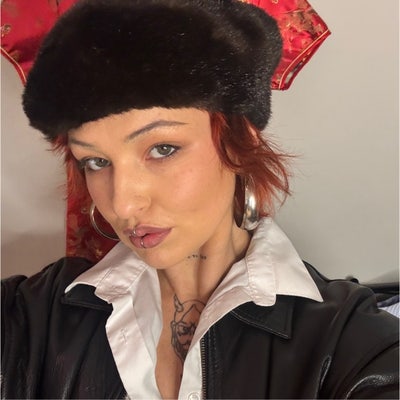 Professional Female seeks a double room Main Photo