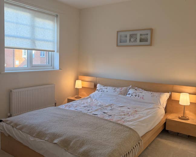Double room in a two bedroom house  Main Photo