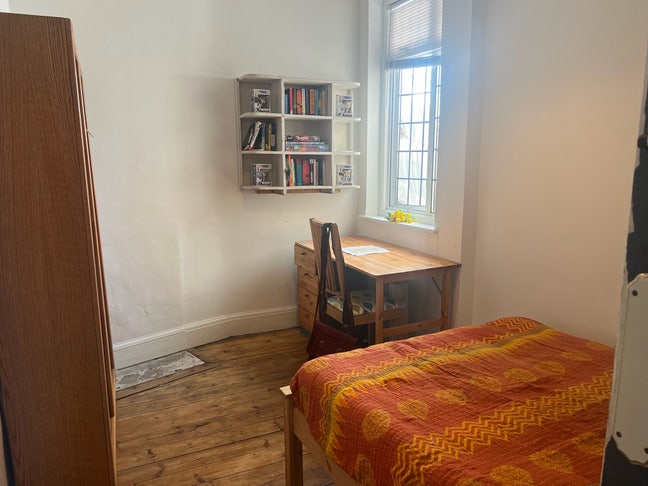 🌳 Lovely room in renovated home with parking 🦚 Main Photo