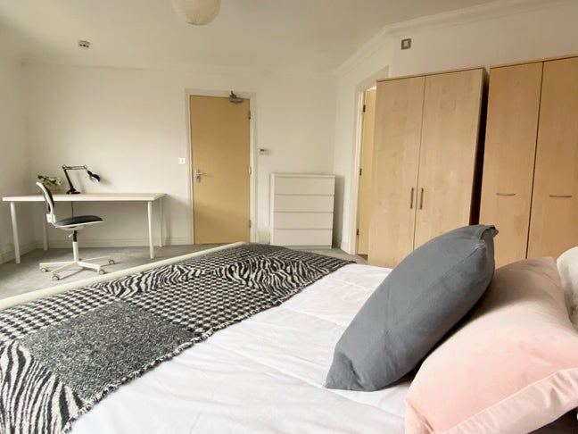 Ensuite room/Friendly Hse/Walk to Town Ctr. Main Photo