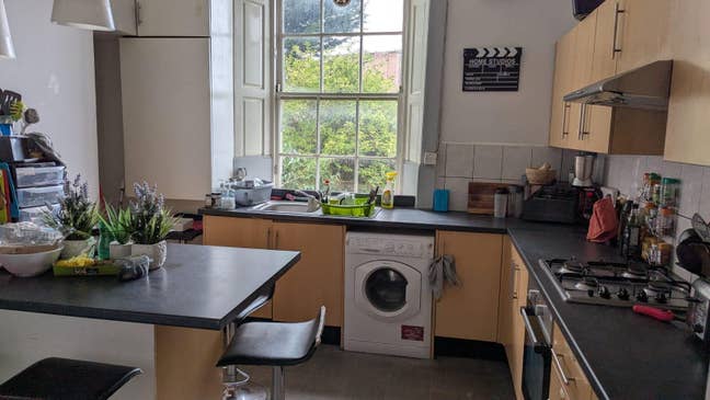 2 Double Rooms in 5 Bedroom Flat - Avail. 1st Jan Main Photo