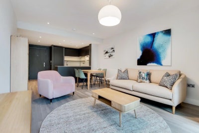 Room with private washroom available  Main Photo