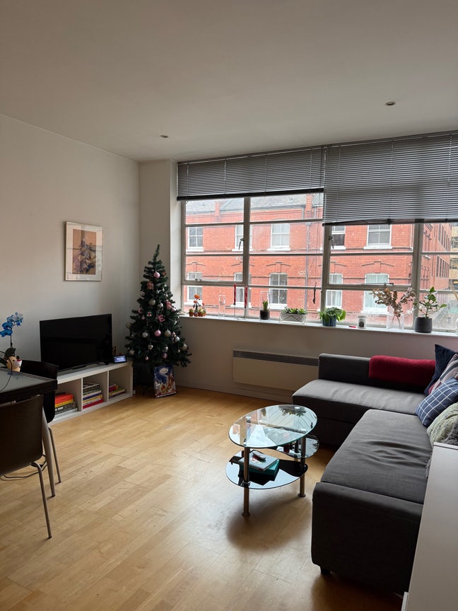 Double Bedroom in 2-Bed Flat Near Liverpool Street Main Photo