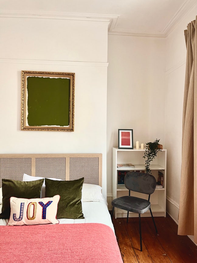 Large Bedroom in Sw2- Designed Flat Main Photo