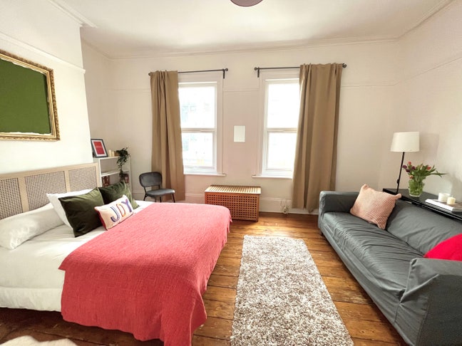 Large Bedroom in Sw2- Designed Flat Main Photo
