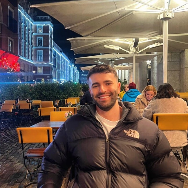 Professional Male seeks a single or double room Main Photo