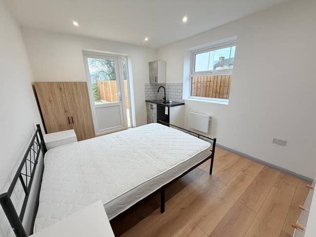 Rare Find en-suite luxury double room kitchenette Main Photo