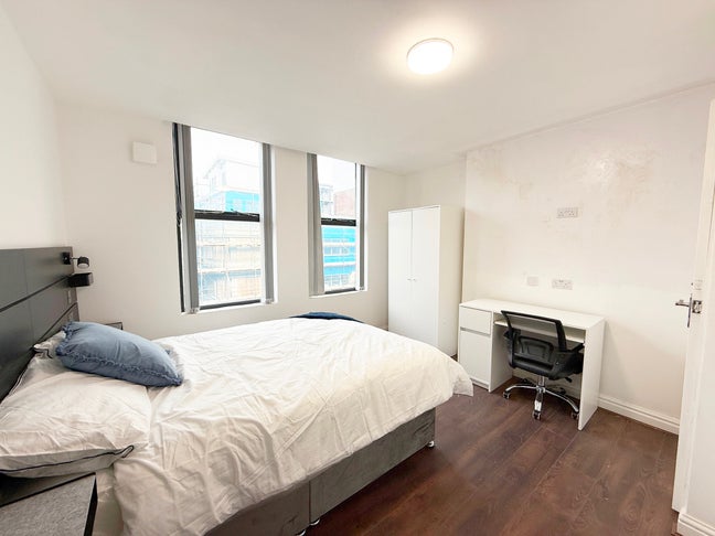 12 Bedrooms available to let Main Photo