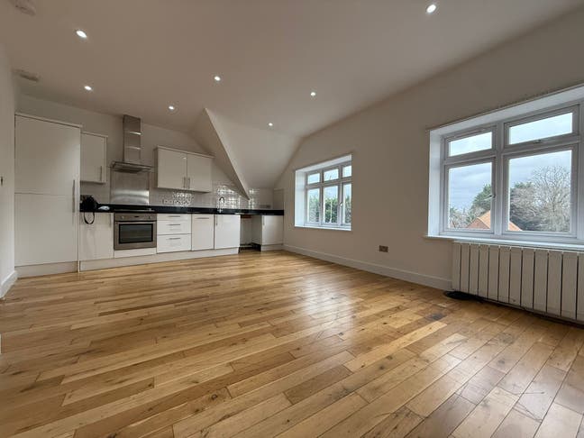 2 Bed 2 Bath Flat on Kingston Road, KT19 Main Photo