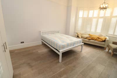9 Min Walk From Jubilee - Rooms For Jan/Feb- NW2 Main Photo