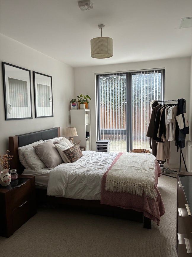 Spacious double room available  Main Photo